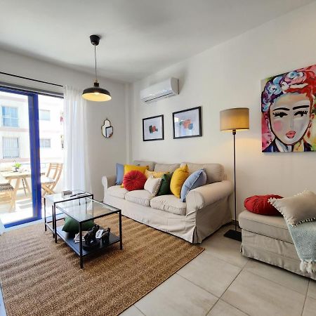 Frida'S Cozy Two Bedroom Apt Larnaca Esterno foto