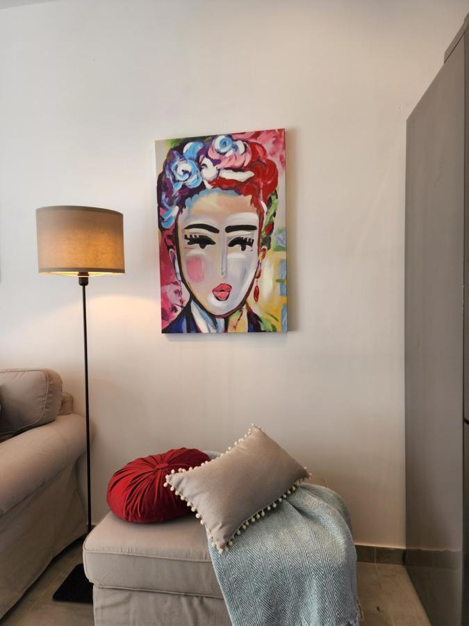 Frida'S Cozy Two Bedroom Apt Larnaca Esterno foto