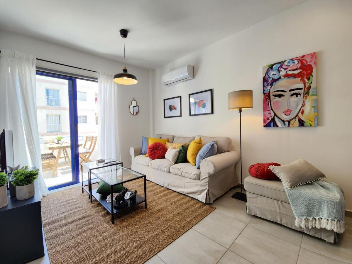 Frida'S Cozy Two Bedroom Apt Larnaca Esterno foto