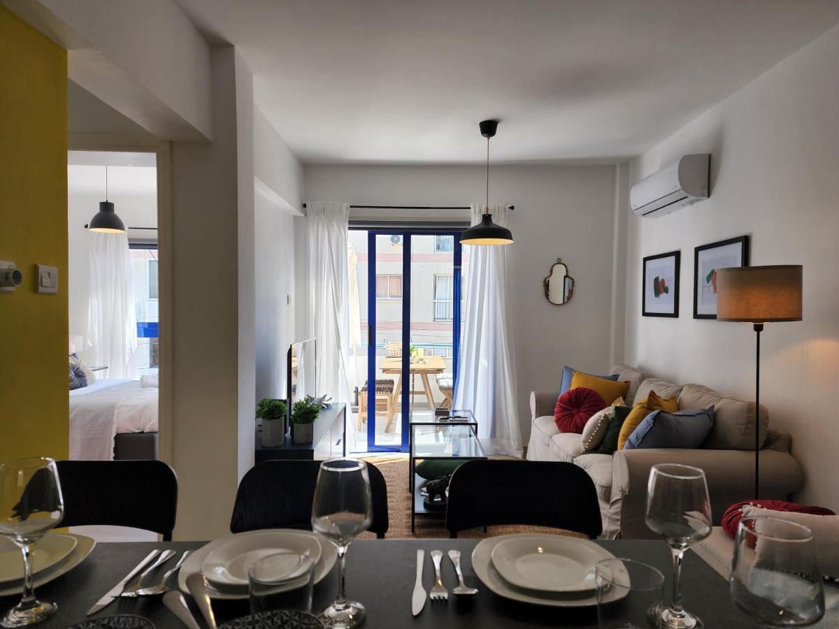 Frida'S Cozy Two Bedroom Apt Larnaca Esterno foto