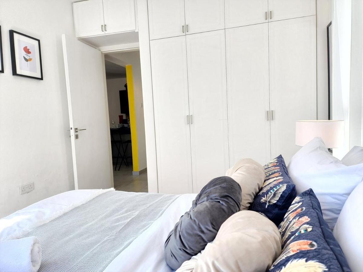 Frida'S Cozy Two Bedroom Apt Larnaca Esterno foto