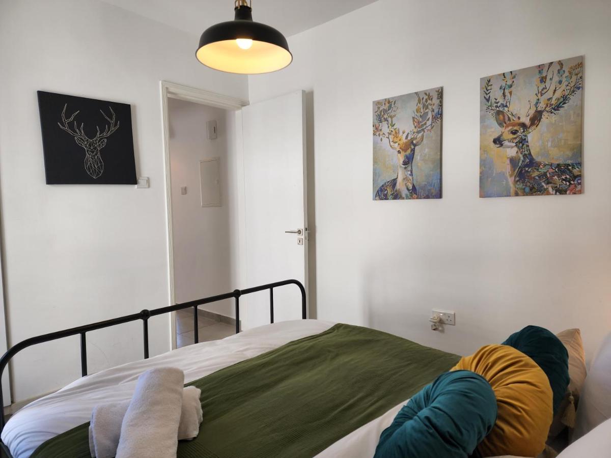 Frida'S Cozy Two Bedroom Apt Larnaca Esterno foto