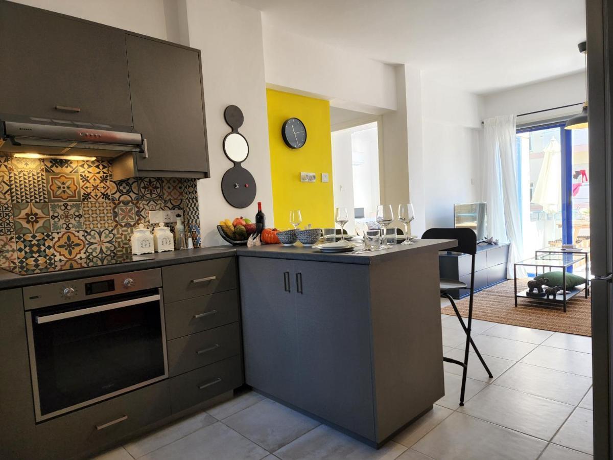 Frida'S Cozy Two Bedroom Apt Larnaca Esterno foto