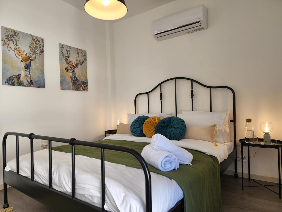 Frida'S Cozy Two Bedroom Apt Larnaca Esterno foto