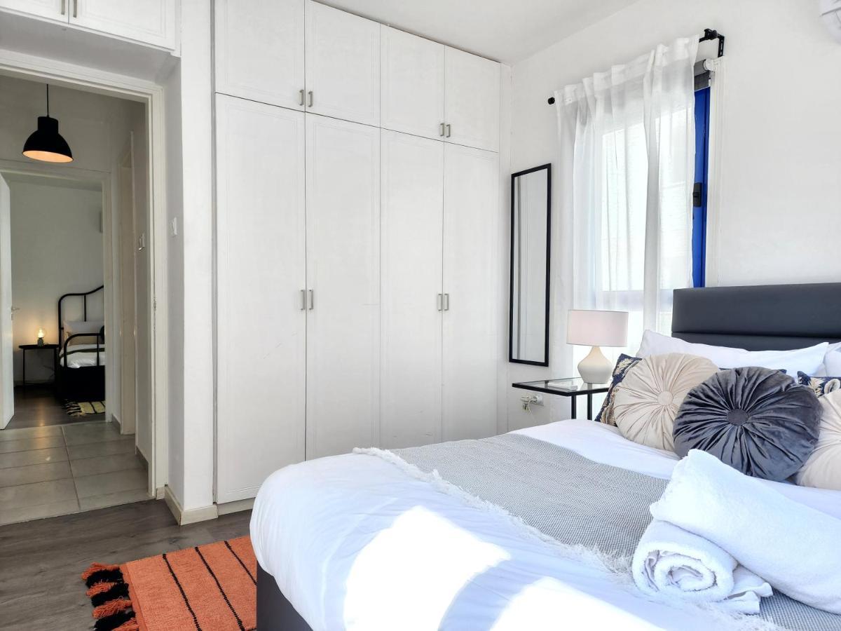 Frida'S Cozy Two Bedroom Apt Larnaca Esterno foto